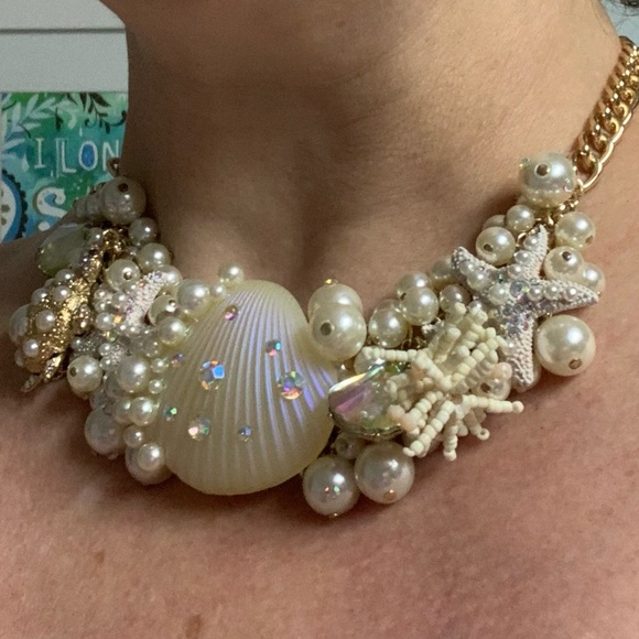 BETSEY JOHNSON Pearl Shell STATEMENT NECKLACE! AB Crystals Turtle Mermaid Gold - Picture 3 of 11